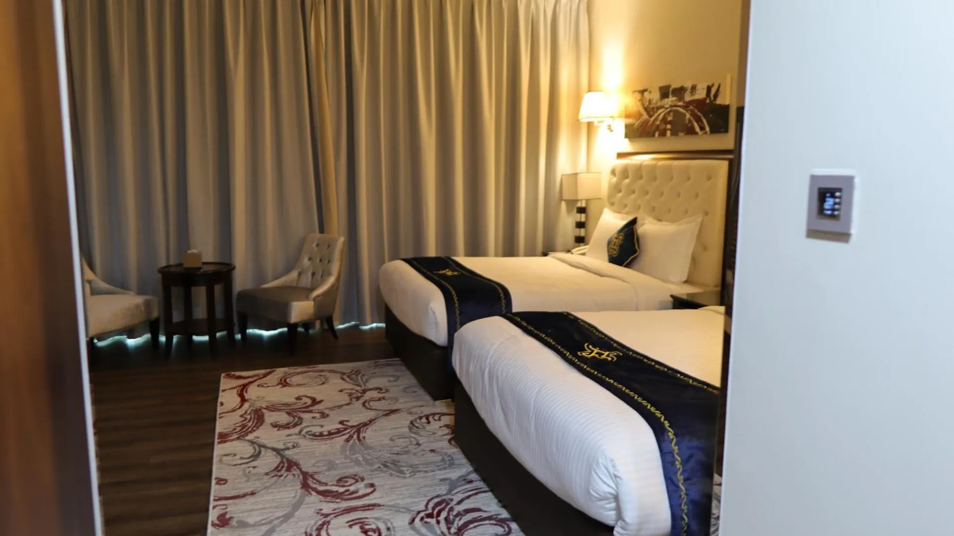Seven Seas Hotel Дубай 4*,  ОАЭ