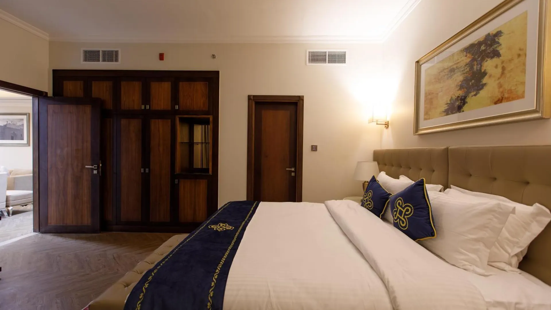 דובאי Seven Seas Hotel