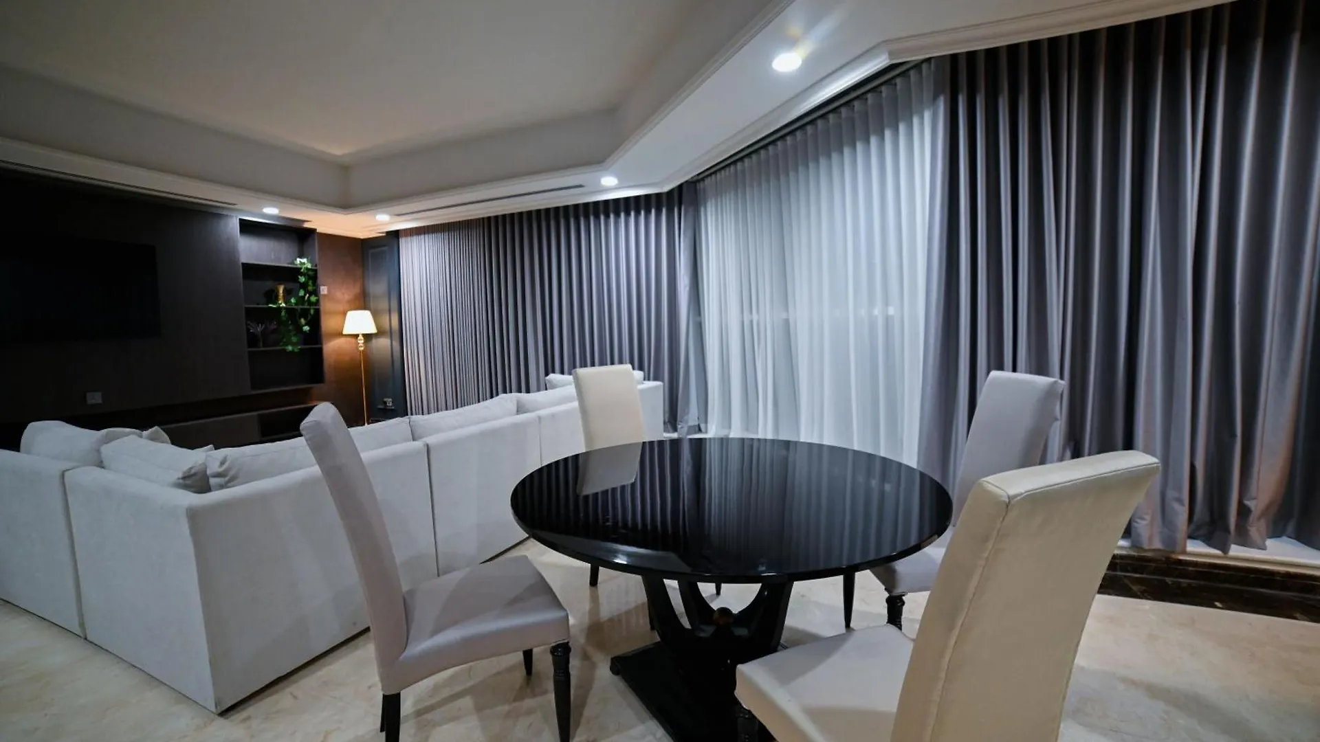 Seven Seas Hotel Дубай