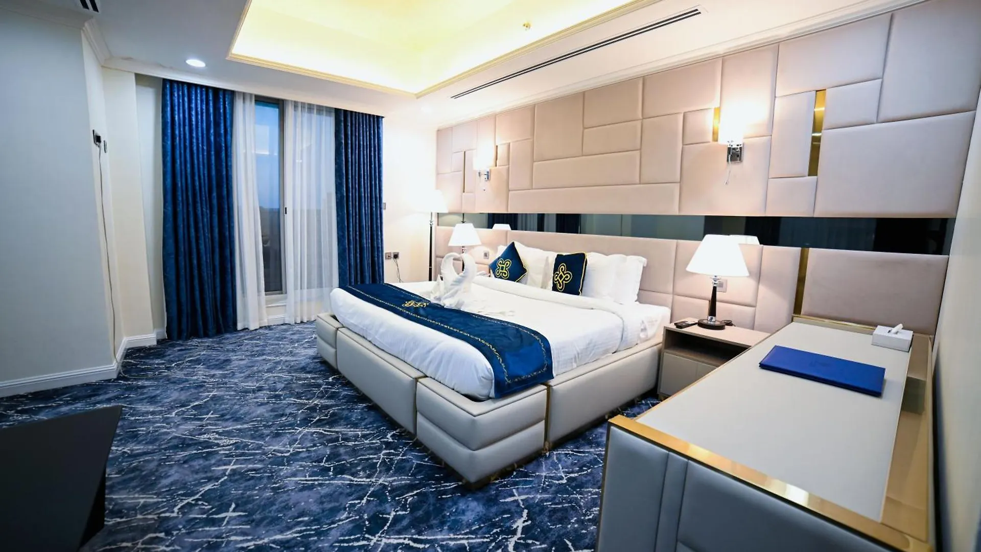Seven Seas Hotel Дубай 4*,  ОАЭ